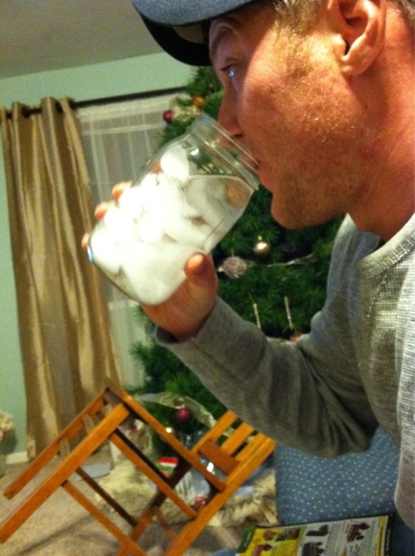 emilysigg's tweet image. Austin insists that everything tastes better in a mason jar..even water. #thisiswhatimdealingwith