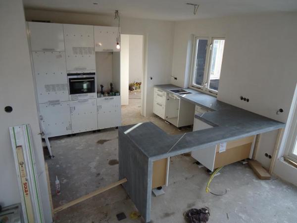 ArjanBot1's tweet photo. Aanrechtblad pas. #zelfgemaakt#beton. Keuken word echt gaaf. http://t.co/5l9zLgfc