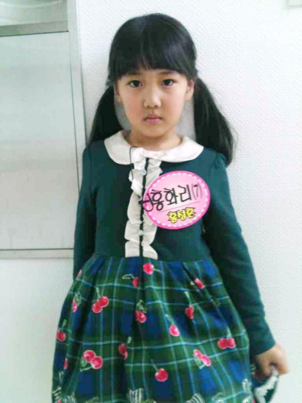 야구선수 홍성흔씨의 딸 화리 양이 SBS붕어빵에 출연했어요
아빠를 쏙 빼닮아 너무 이쁜 홍화리 양입니다.^ ^