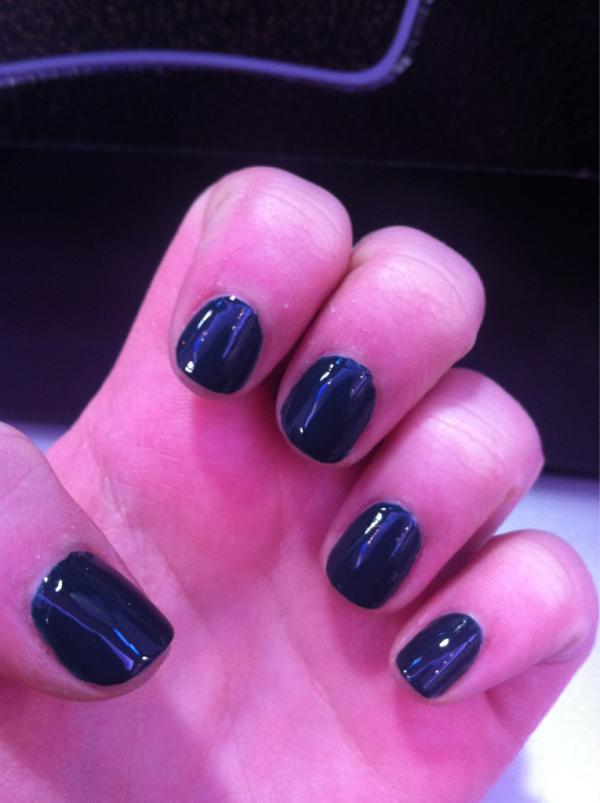 EmmaSophJohnson's tweet image. Got Khloe had a little Lam-Lam on my nails!! #inlove #favecolor 
Please see this @KhloeKardashian!
I love YOUR color!