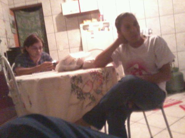 Geison283's tweet image. Estou aqui na Glene. ..com a Shirley e a Débora...aniversario da dona Iolanda...