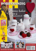 De nieuwe HobbyHandig is uit, met Stella's posttas en mijn koffieservies...