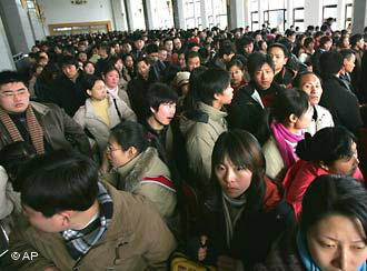 北京观察：火车票实名制让人欢喜让人忧

dw-world.de/dw/article/0,,…