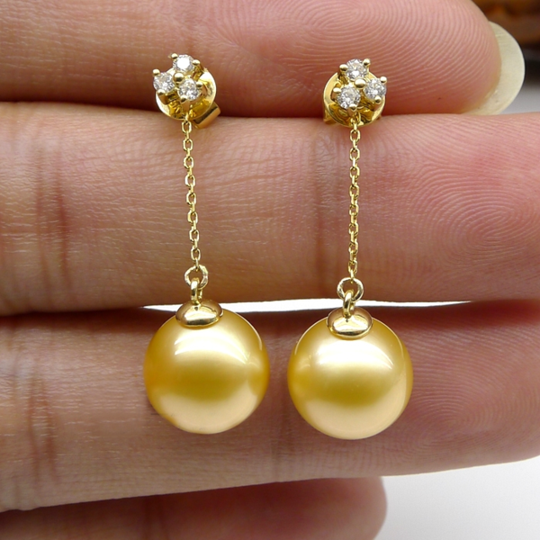 AshdoneJewelry's tweet photo. 10 mm South Sea Pearl Earring With Diamond In 14K Gold.  $1295 only.  Deal ends on Jan 8th http://t.co/zgMG5H63
