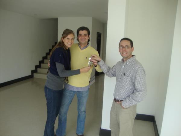 ghecht90's tweet photo. “@laurahdzc: @ghecht90 ya quiero vivir contigo!!!!! te amo... http://t.co/TUX0jvSg”/ ya se mi amor yo tmb ya quiero,  te amo hwrmosa