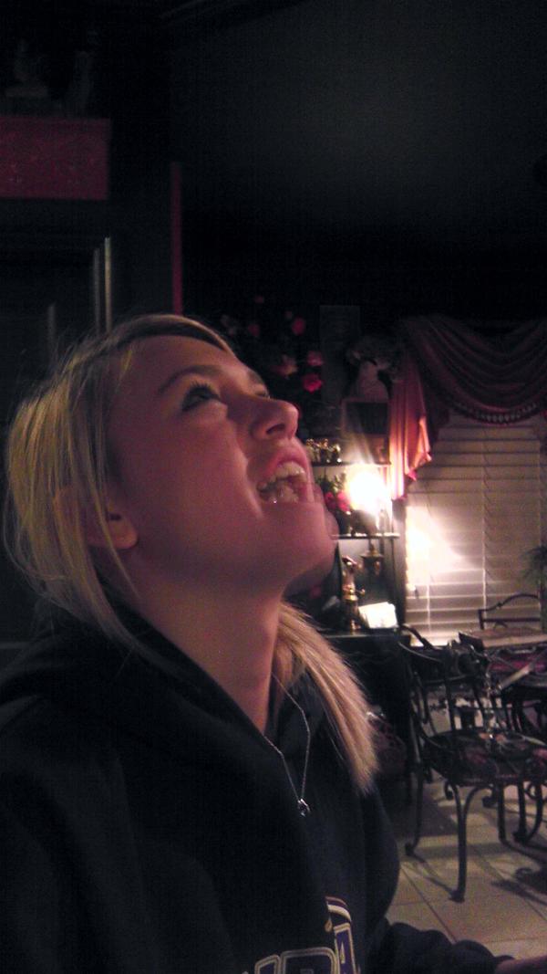 carlydeee's tweet image. @stacy_lubinski 's first time eating sushi heheehe #firsttimeforeverything #hatinit