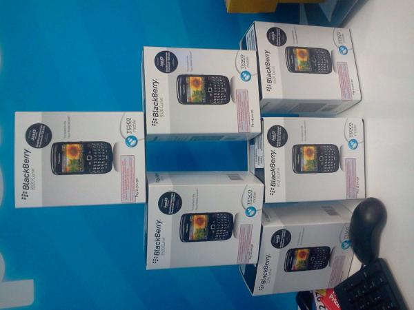 Blackberry 8520 750mins 5000texts 500mb + BBM £15 a month and capped