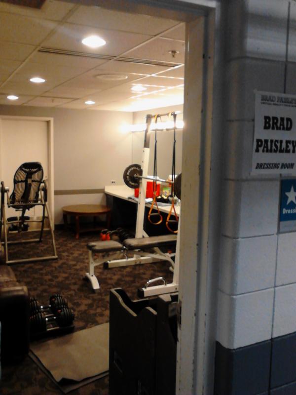 Tparkes19's tweet image. I guess Brad Paisley likes to get #jacked before going on stage.... BP&apos;s dressing room here in GR #MudontheTires