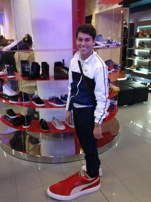 JoeyEssex_'s tweet photo. My shoes too big mannnn haha http://t.co/R0FgwSs7