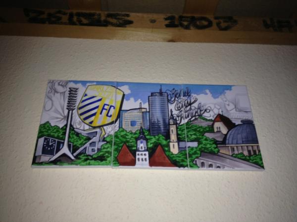 zap0xfce2's tweet image. Ein sehr cooles Geschenk an einen Freund. Handgemalt auf 3 Leihnwände. #jena #uniturm #fc #planetarium #city