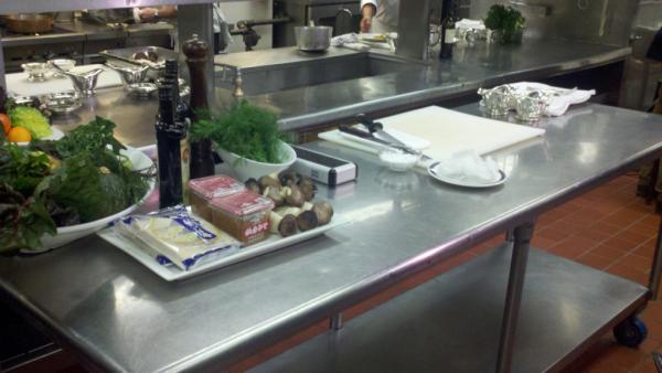 goldenglobes's tweet photo. Here's @BeverlyHilton Executive Chef Sugura's setup for his appetizer/entree presentation. #GoldenGlobes #GGMenu http://t.co/aMchVY4l