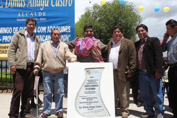 Distrito de Sicaya de fiesta: CON NUEVA IMAGEN ACCESO A  IGLESIA SANTO DOMINGO DE GUZMÁN