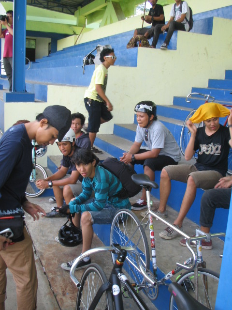 RT <a href="/FnFSby/">FnF Chapter Surabaya</a>: rider" <a href="/MLGfgss/">Malang Fixed Gear</a>