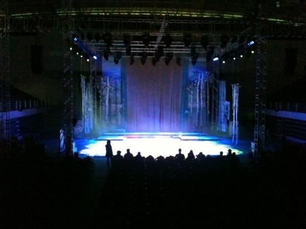 MusicalBuseoksa's tweet photo. 리허설중인 무대!! http://t.co/vwGHnOVs
