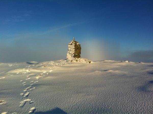 Zabbhiro's tweet photo. Flott tur over Bergens tak, litt snø men mye sol. Men hvor var resten av byens befolkning? http://t.co/jfqrC356