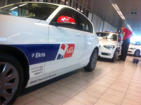 Blikopsign's tweet photo. Bmw's plakken voor de #ligaladies @AnnetteGerrit @YouandiMazeland http://t.co/yv1Dr3SH