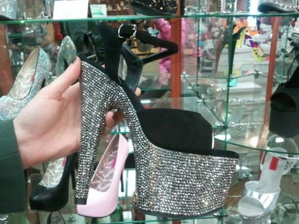 beirut_stripper's tweet photo. acquisto di queste e prenotando un biglietto a Milano ;D http://t.co/r99ZcAuL