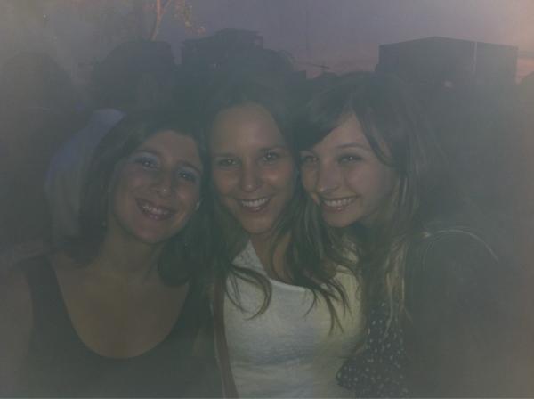 ConsueloEdwards's tweet photo. Acá las chiquillas! Cc/ @conilewin @KoniLuer y la que escribe #cenaSCD http://t.co/DfHobUQ8
