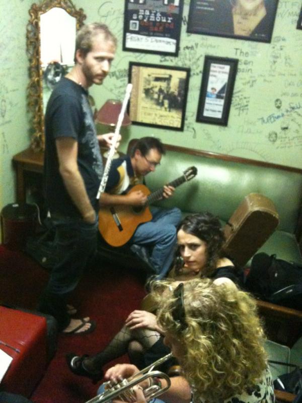 TheNeoSound's tweet photo. Eamon and Tom Sly jam with the wonderful Elizabeth "Eli" Stewart Duo in the Palais Theatre, Hepburn Springs. http://t.co/Lu3yrK9c