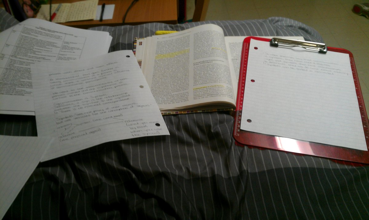 Rameyy's tweet image. Welcome back to college.. #communicationtheory