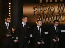 shakira's tweet photo. Last night... Piqué, Vidic, Iniesta, Xavi, some of the 11 best soccer players in the world - Shak http://t.co/GJ7l0T6M