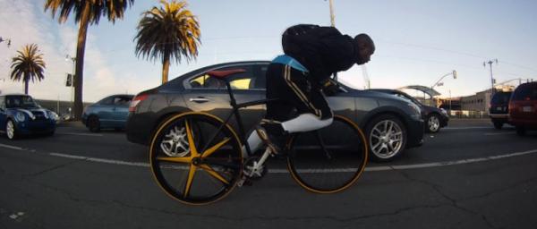 FixedLane's tweet image. Jiggz with the Epic Reverse Helicopter Skid!
see the video @ fixedlane.blogspot.com