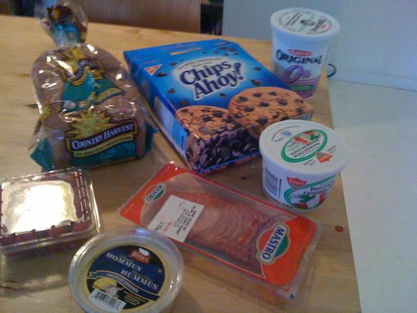 rominamoradiMD's tweet image. Great deals at No Frills today for all the UBC students ! Everything in the picture was $2 each #studentpricing