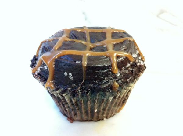 ValleyHour's tweet image. This week's #CupcakeOfTheWeek @CrumbsBakeShop is the Sea Salted Caramel! #Noms!  #fb