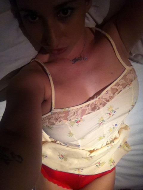 Too tired to go out yet I still can't sleep. Time to rent porn and 'bate myself to sleep. http://t.c<a href="/tag/gato"class="tags"><span>#gato</span></a>