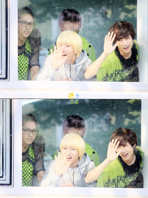 Sandeul_BR's tweet photo. :DDD Adoro essa foto, não sei por quê http://t.co/57WujiAf