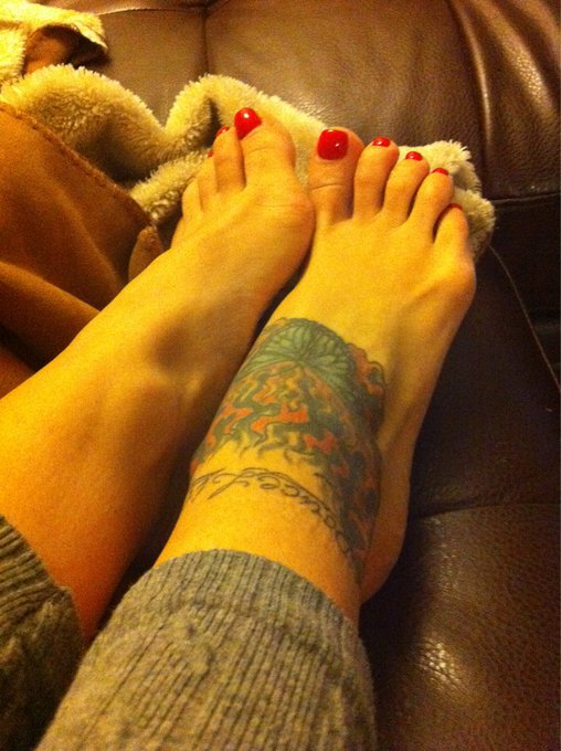 My feet are wishing you sweet dreams... #footfetish @feetnews http://t.co/Hy0plKGd<a href="/tag/footfetish"class="tags">#footfetish</a>