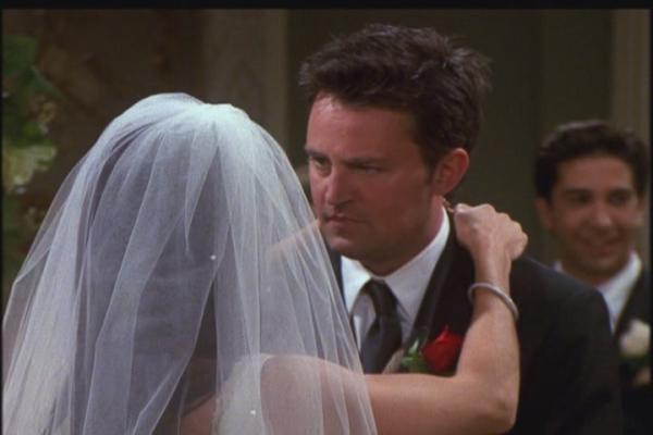 Свадьба чендлера. Свадьба чендлера. Свадебное платье моники геллер. Свадебное платье моники геллер. Свадьба чендлера.