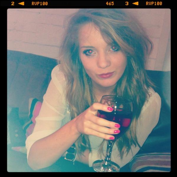 ellabeatricee's tweet image. On Sunday waiting for #bbbits