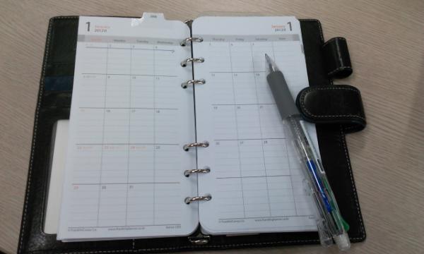 SeanTwe's tweet image. 2012년도 프랭클린플래너와 함께. 아직 계획을 적지 않았지만, 먼저 가까운데 부터 챙겨 적어야 겠습니다