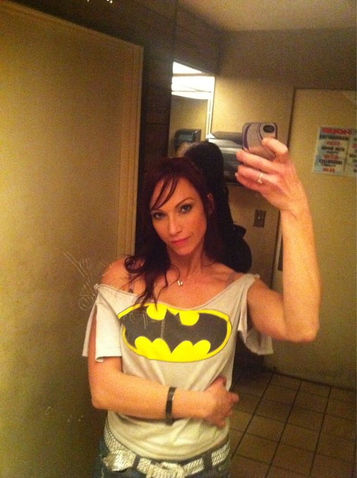 Here I am at @SardosBar for @pornstarkaraoke. Can't hide my love for THE BAT! http://t.co/SYDqpOQ2<a class="tags" target="_blank" title="On Twitter" href="/?out=eyJ0eXAiOiJKV1QiLCJhbGciOiJIUzUxMiJ9.eyJpYXQiOjE3MjEzNTQ5NzAsImlzcyI6InR3cG9ybnN0YXJzLmNvbSIsIm5iZiI6MTcyMTM1NDk3MCwiZXhwIjoxNzUyODkwOTcwLCJyZWRpcmVjdF91cmwiOiJodHRwczovL3R3aXR0ZXIuY29tL1NhcmRvc0JhciJ9.v1z1hUSHCnG20MLEtoy-yfWueiOHXakRCeFOQ3Id6p73ULLAZ6yDLFoKyMkxzdG35oKKomBGskxbGNdoGJioCQ">@SardosBar</a><a class="tags" target="_blank" title="On Twitter" href="/?out=eyJ0eXAiOiJKV1QiLCJhbGciOiJIUzUxMiJ9.eyJpYXQiOjE3MjEzNTQ5NzAsImlzcyI6InR3cG9ybnN0YXJzLmNvbSIsIm5iZiI6MTcyMTM1NDk3MCwiZXhwIjoxNzUyODkwOTcwLCJyZWRpcmVjdF91cmwiOiJodHRwczovL3R3aXR0ZXIuY29tL3Bvcm5zdGFya2FyYW9rZSJ9.pSj5CTZowjQ4iWNlNCjqtBfCtkgg9bZqjqtpy77Q7oG8p-9jF_A_w5WrUAUOoy5mbp0xTa4FElXgk2Zi3mLw_w">@pornstarkaraoke</a><a href="/tag/sdcc2014"class="tags"><span>#sdcc2014</span></a>