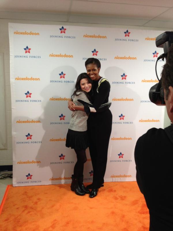 Photo: Mrs. Obama and <a href="/MirandaCosgrove/">Miranda Cosgrove</a> backstage @ the iCarly screening with military kids: