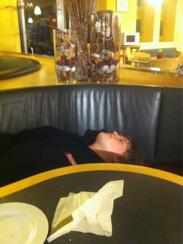 Chrishoogen's tweet image. Even een powernap, nog 300km!