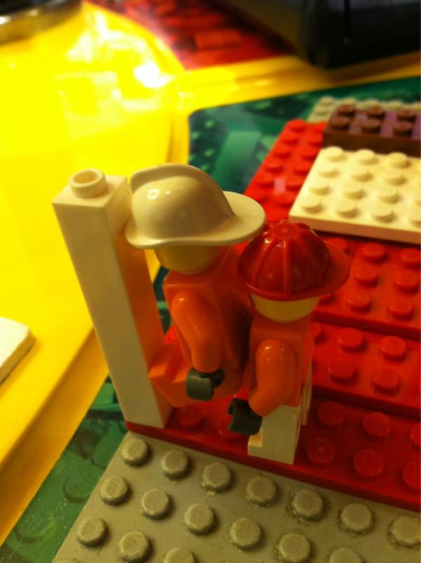 xxxtinadarling's tweet image. Gay pole dancers #funwithlegos