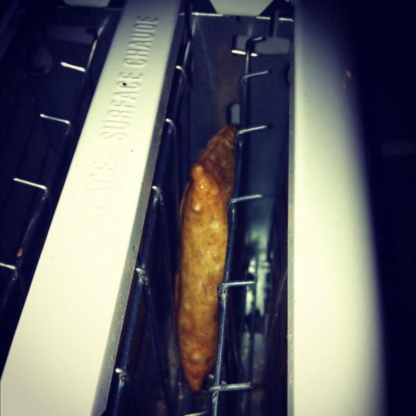 8bit_steph's tweet image. Crisping egg rolls in the toaster works #studentsolutions