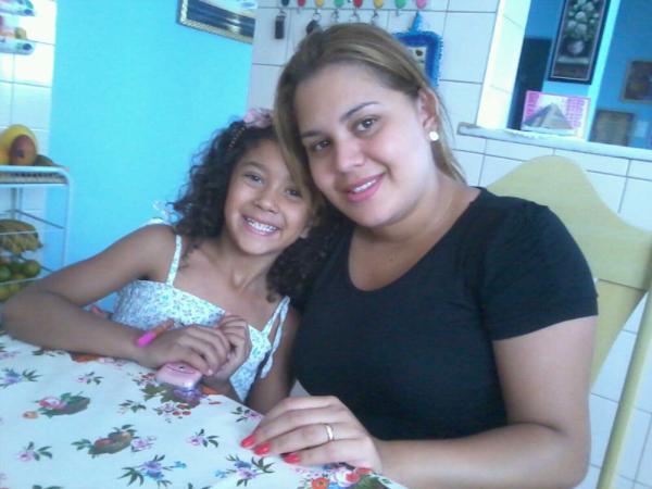 Geison283's tweet image. Estou aqui na minha mãe junto com a minha irmã e filha.