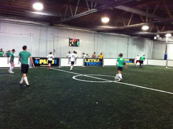 fourplusonenet's tweet image. First Coed semi final, Ram Jam vs International FC. Ram Jam using some nice 4+1 fundamentals to pass the ball around.