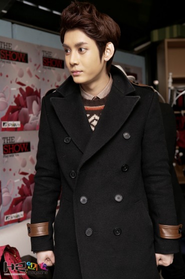 MYNAMEfanbase's tweet photo. [Pic] 111218 Chaejin’s Birthday Party Official Photos - Gunwoo http://t.co/4CACrdUm