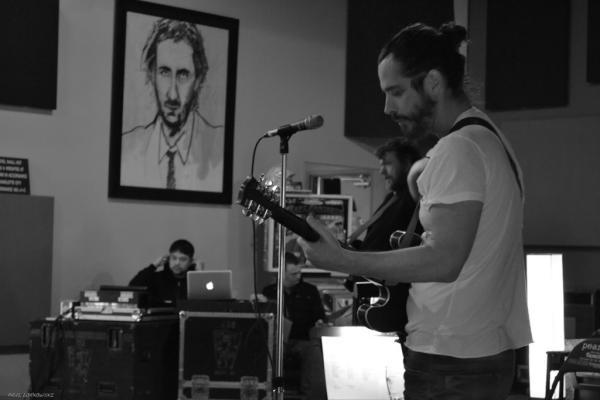 pearljamonline's tweet photo. Soundgarden rehearsing at #PearlJam warehouse for the upcoming tour!
So cool!
@PearlJam @Soundgarden
via @ChrisCornell http://t.co/EXn3La58