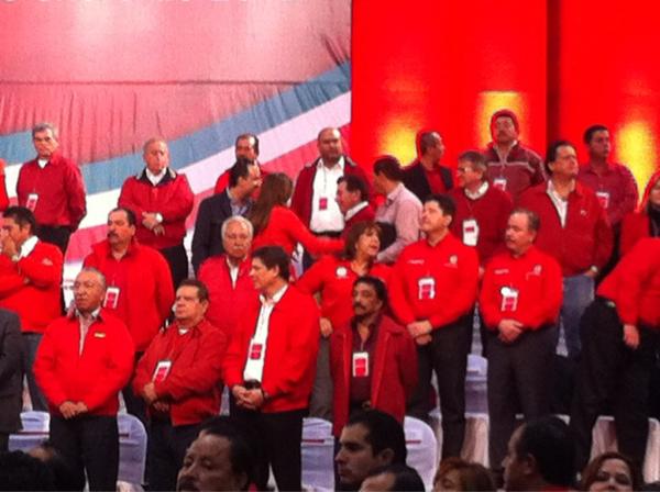 PRIMonterrey's tweet photo. @EdgarOlaiz en el presidium de la Toma de Protesta a la Estructura Territorial con el precandidato @EPN http://t.co/oE5IUYjJ