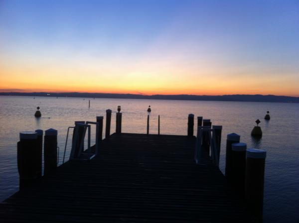 Il tramonto del 31 dicembre 2011 dal lungo lago di Sirmione