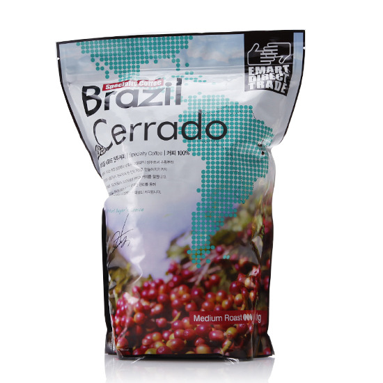 SeanTwe's tweet image. 이마트에서 생두를 직수입해 판매하는 '브라질 세라도' 원두. 세라도라는 지역은 처음 들었는데, 역시 핸드드립으로 맛을 보니 그저 그런 특색 없는 중간 맛이다. 블랜딩해서 먹어야 겠네요.