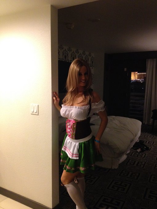 Out for a fun night in Vedas. http://t.co/V5RhoaTH<a href="/tag/titmaspresent"class="tags"><span>#titmaspresent</span></a>