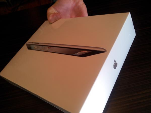 #SWPrishtina handing out the iPad2's for the winning team <a href="/elexoj/">elexoj</a>