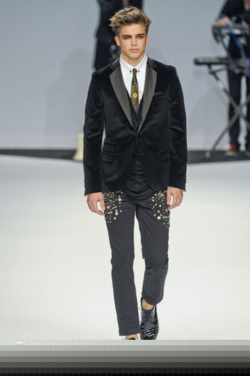 WeLoveRiver's tweet photo. Frankie Morello F/W 12.13 Milan http://t.co/USXbKpwP