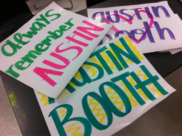 nicistarkey's tweet photo. #AustinBooth http://t.co/XMwFFsmv